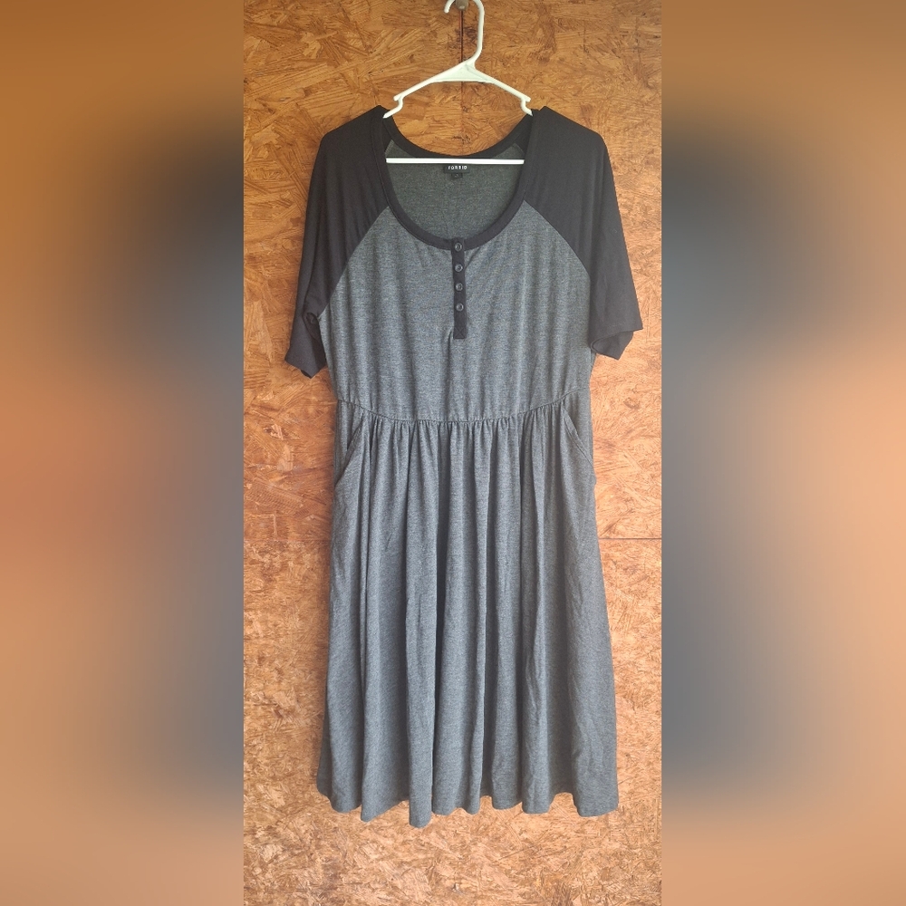 TORRID Size 1 Black & Gray Skater Dress